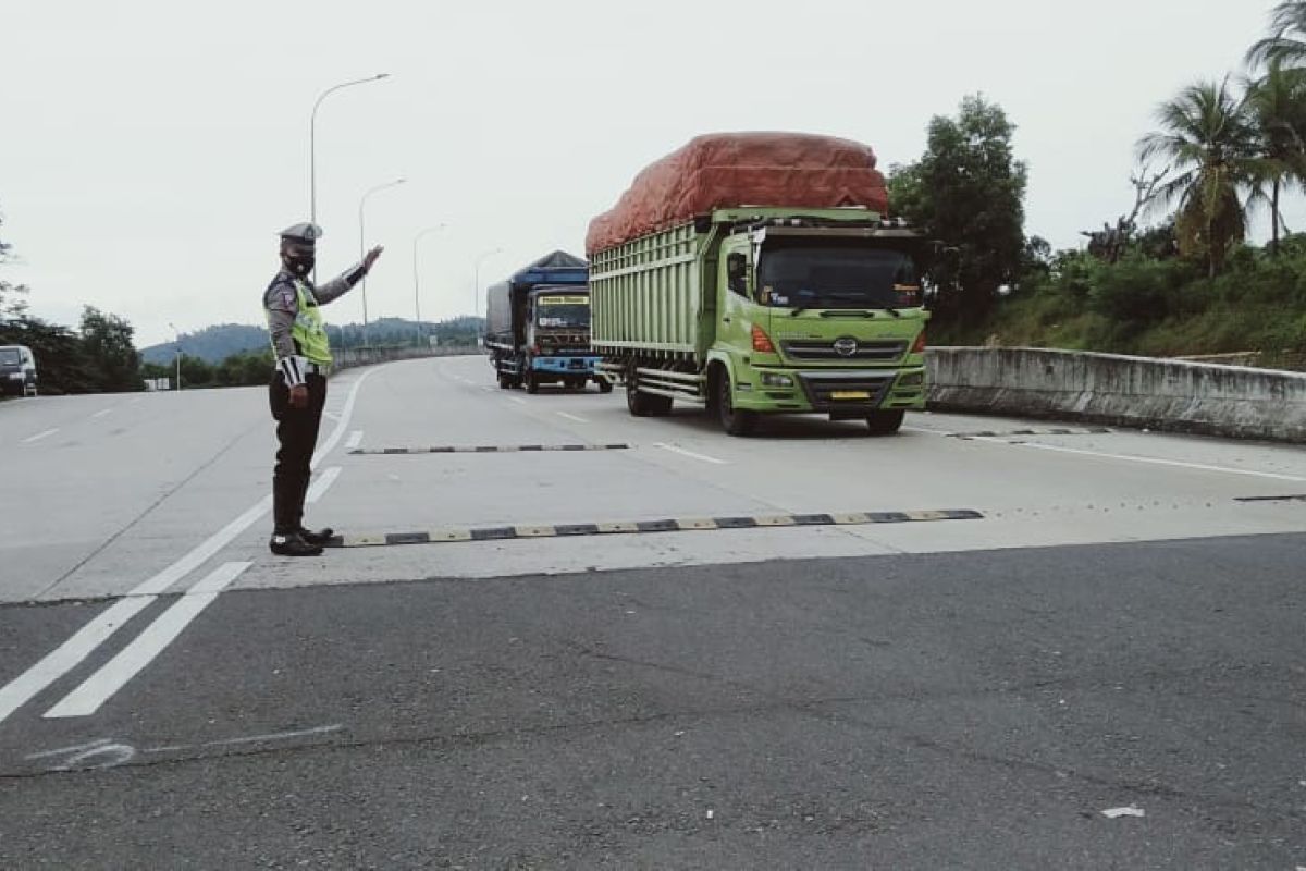 Kendaraan over kapasitas dilarang melintasi Jalan Tol Trans Sumatera