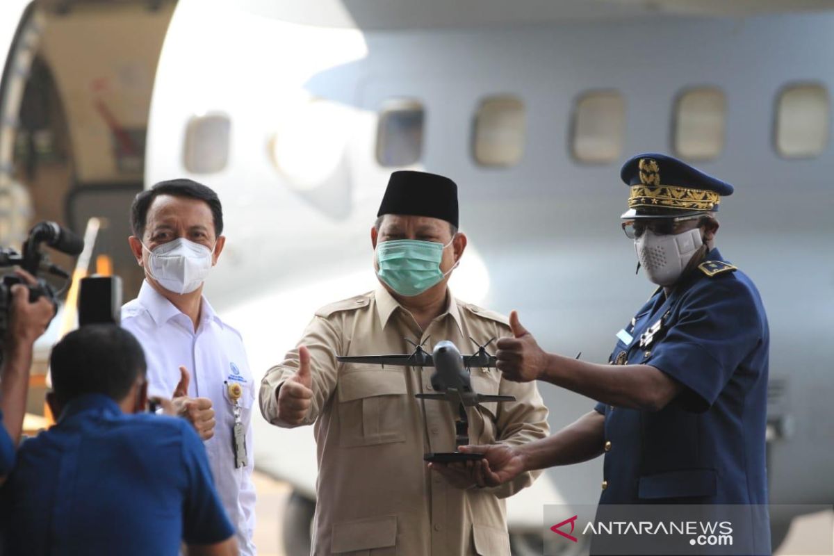 Prabowo serahkan bantuan pesawat buatan PT DI ke AU Senegal