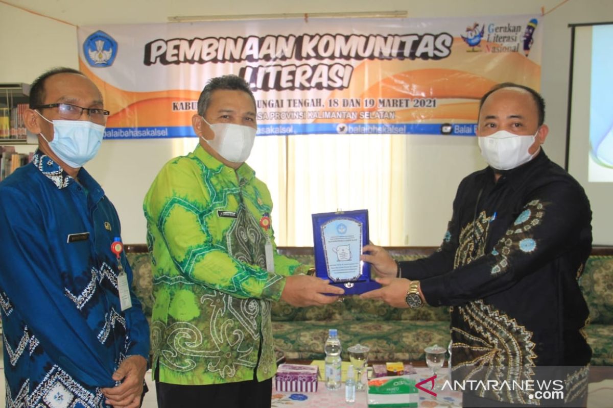 Komunitas literasi di HST terus dibina