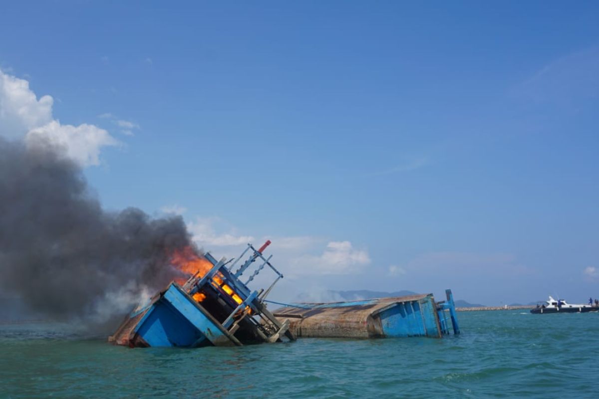 Dua kapal pencuri ikan ditenggelamkan