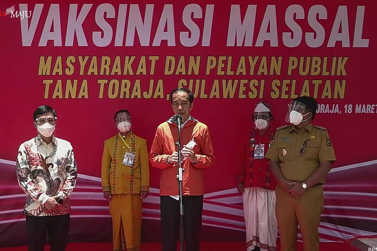 Presiden Jokowi tinjau vaksinasi massal di Tana Toraja