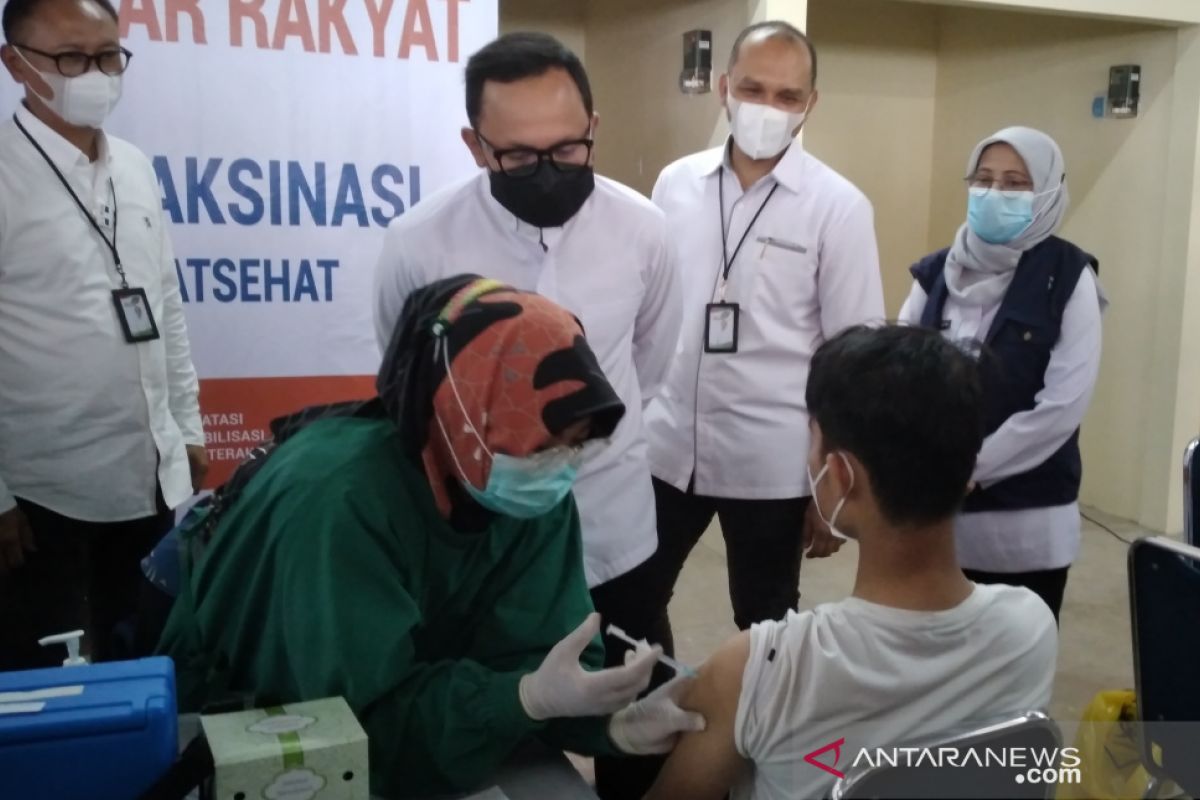 1.800 pedagang jalani vaksinasi COVID-19 di Pasar Kebon Kembang Kota Bogor