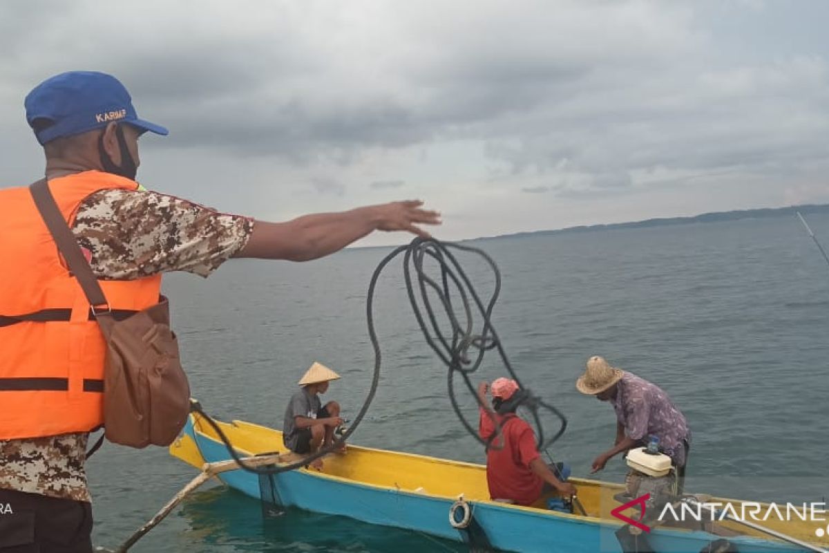 Patroli Perairan Polair Polres Lombok Tengah imbau nelayan bahaya cuaca buruk