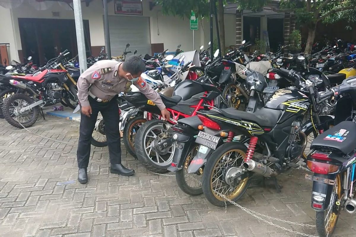 Puluhan sepeda motor berknalpot 