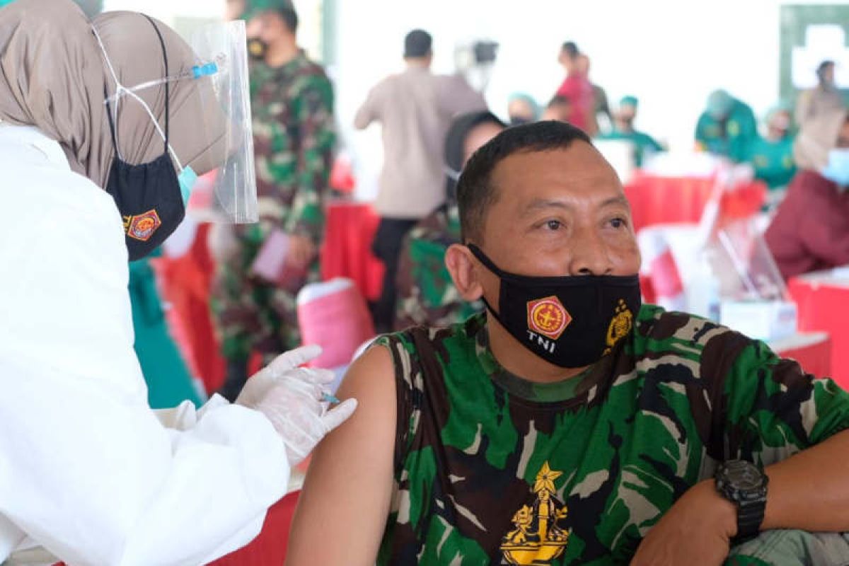 Panglima TNI dan Kapolri cek vaksinasi personelnya di Semarang