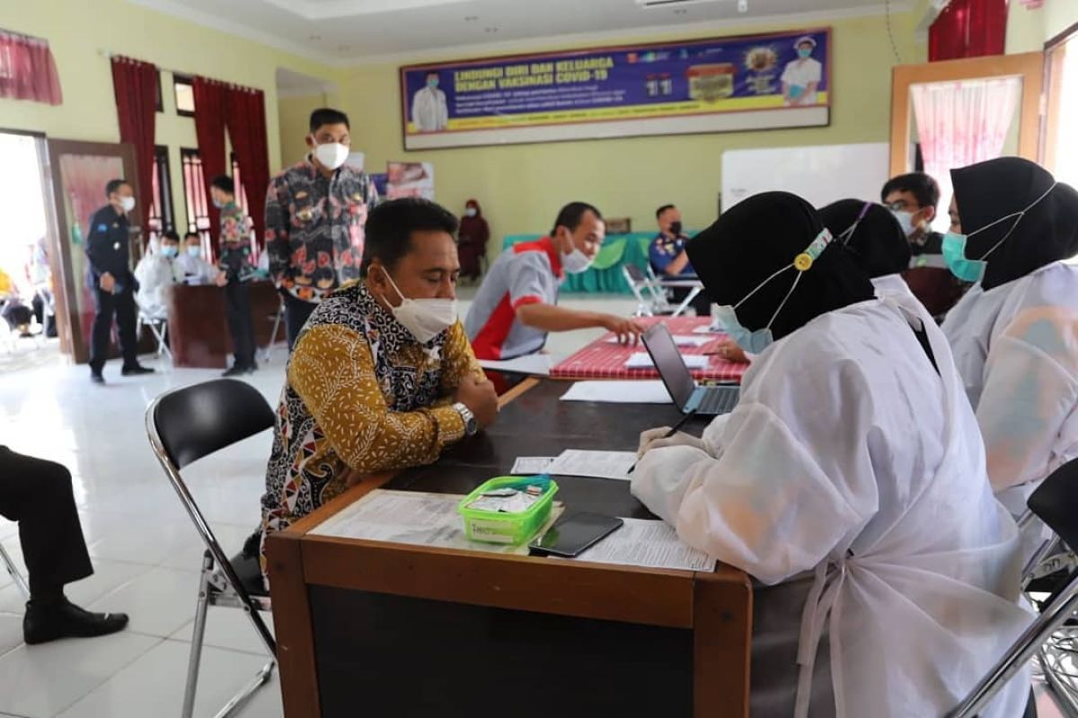 Bupati Lampung Barat nyatakan vaksinasi COVID-19 tahap II selesai hari ini