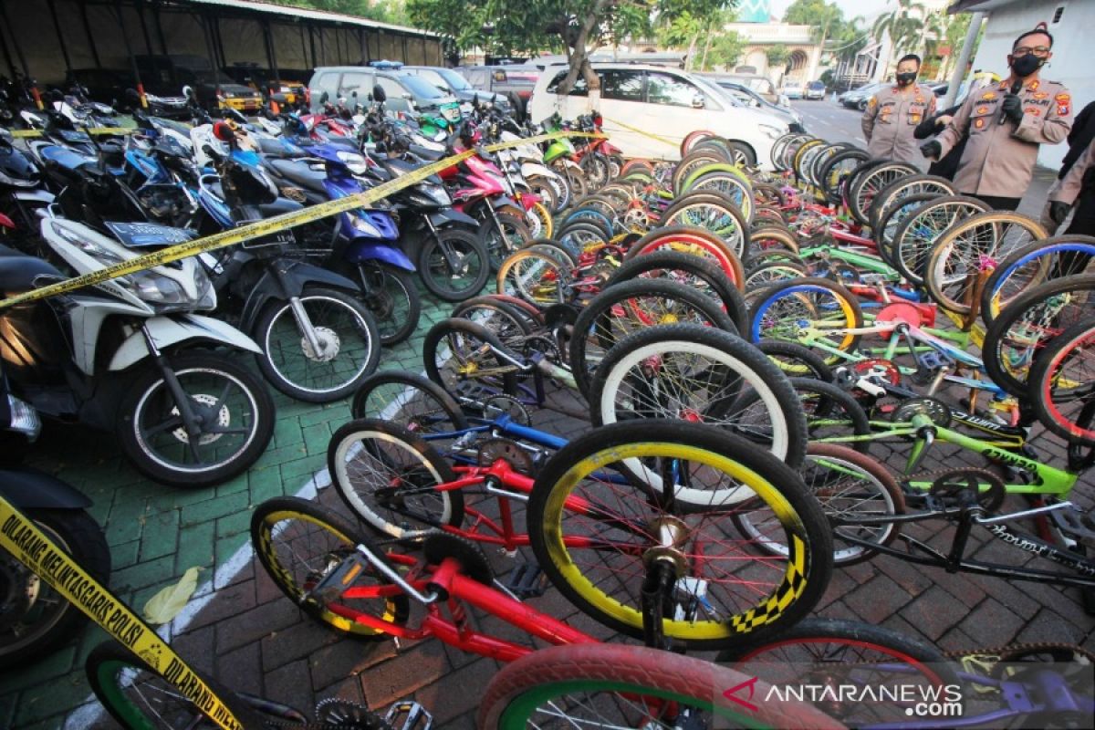 Polisi Surabaya sita ratusan sepeda motor hasil razia balap liar