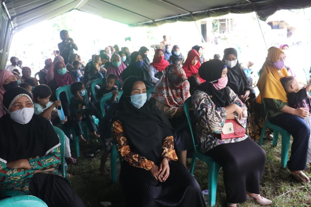 Antusias warga sambut Tim Wasev  TMMD Ke 110 Kodim 1206/PSB