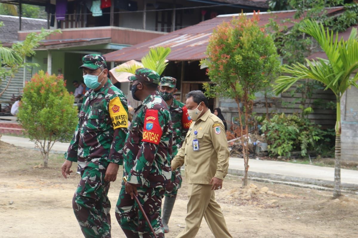 Sekda dampingi Tim Wasev dari Sterad meninjau Lokasi TMMD Ke 110 Kodim 1206/PSB