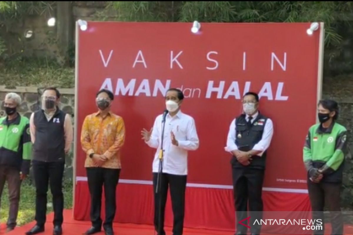 Presiden sebut vaksinasi dengan cara "drive thru" bisa dicontoh daerah lain