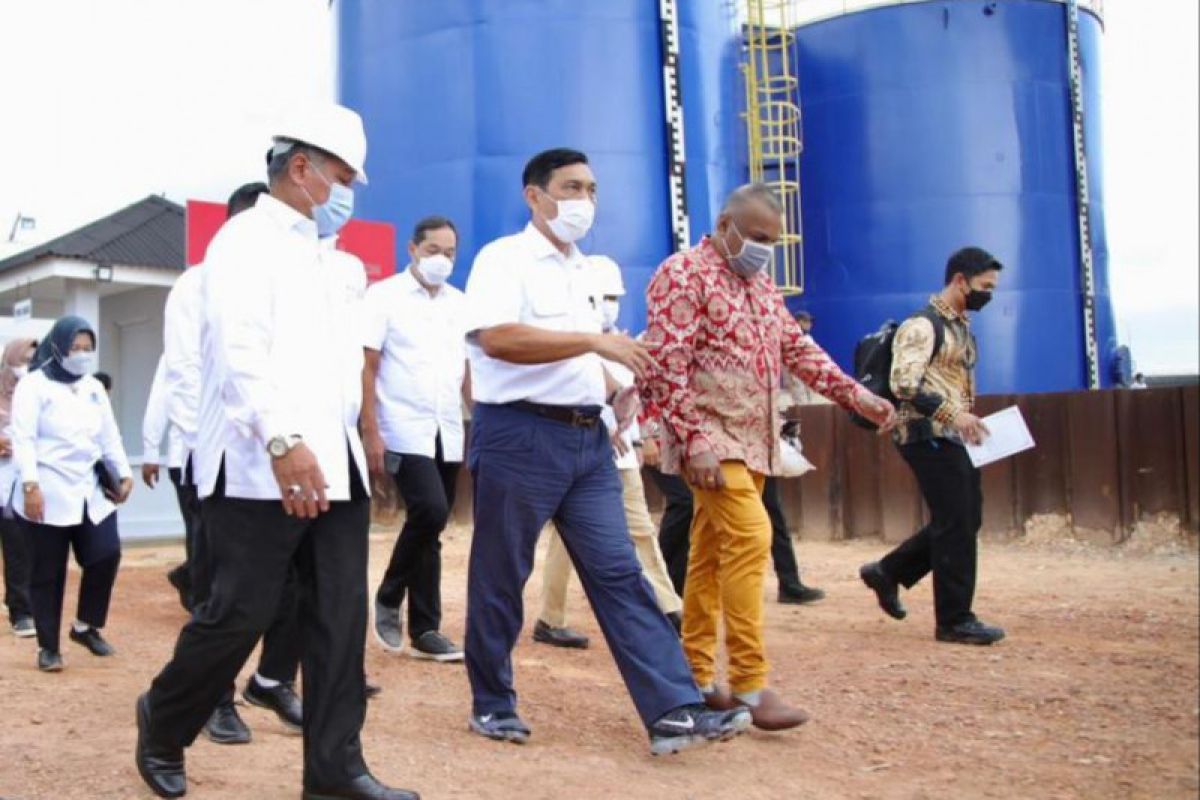 Minister Pandjaitan inaugurates Batam oil waste treatment facility