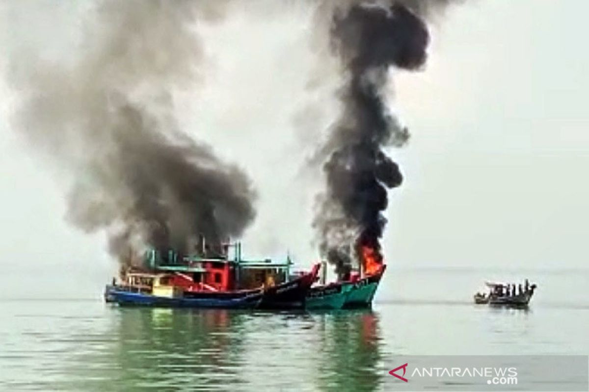 KKP dan kejaksaan tenggelamkan enam kapal pencuri ikan di Belawan