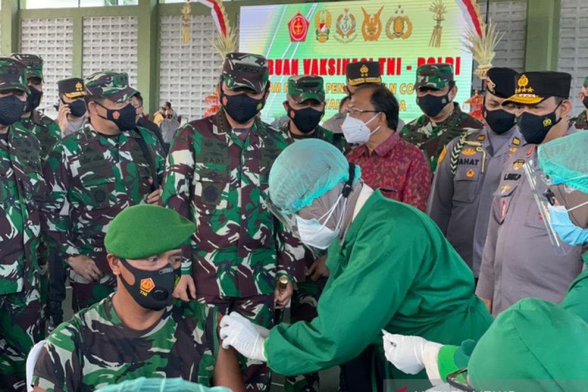 Panglima TNI tegaskan sinergitas TNI/Polri dalam vaksinasi COVID-19