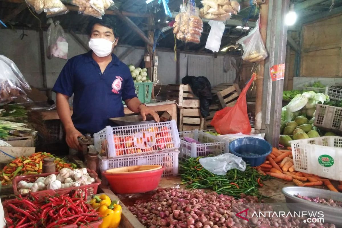 Harga cabai rawit di pasar tradisional Taman Sari Kota Serang melonjak