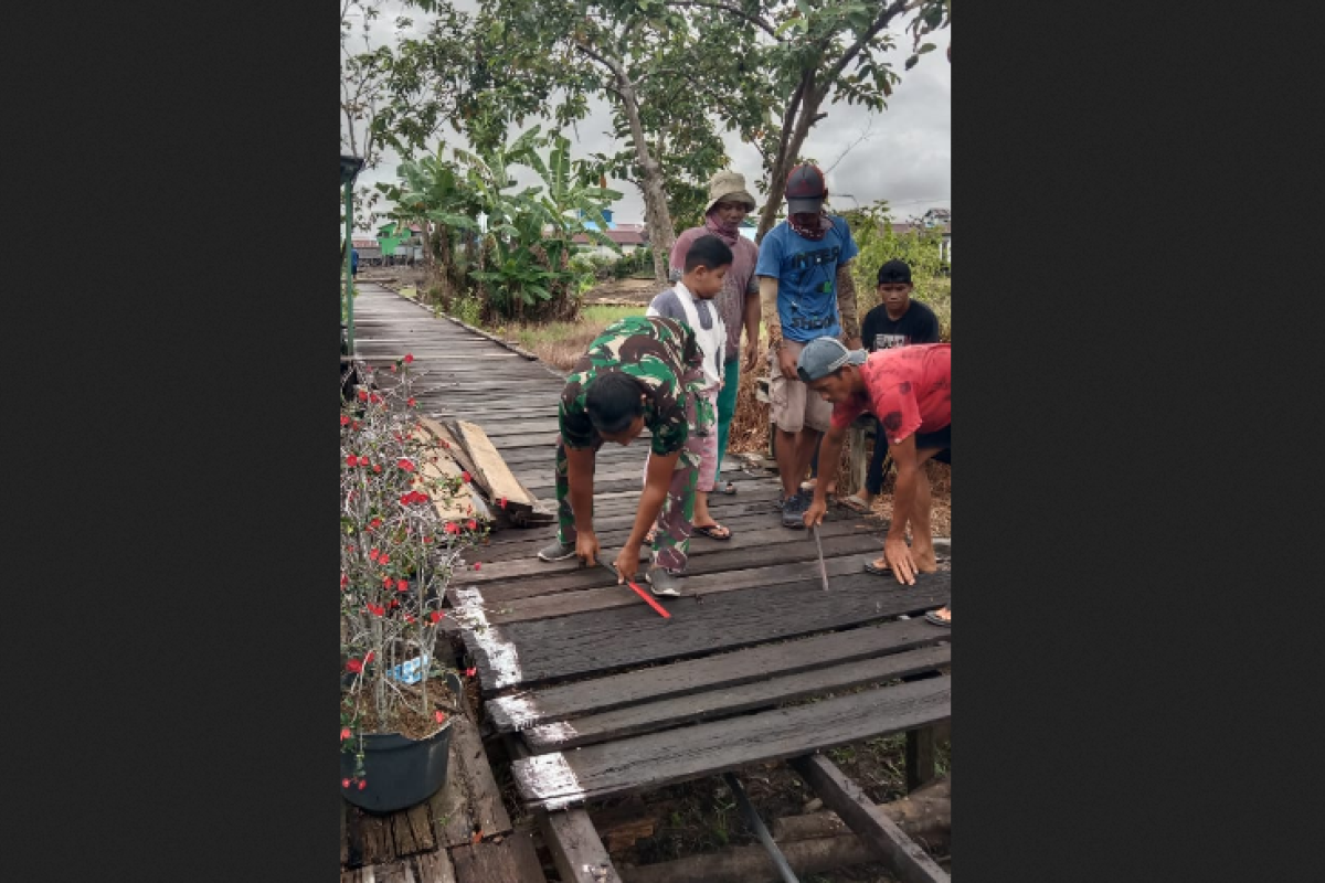 Satgas TMMD 110 Putussibau percepat perbaikan Jembatan Hulu Pengkadan