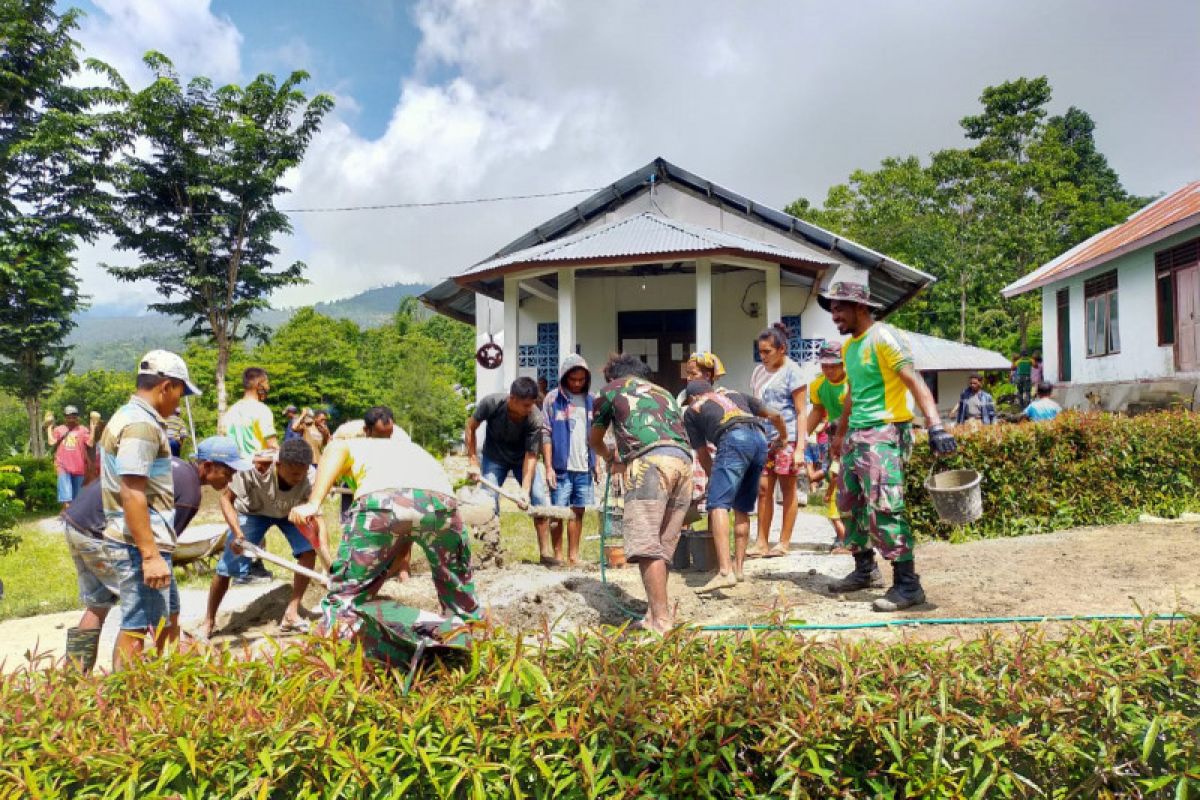 TNI bantu warga TTU bangun rumah ibadah