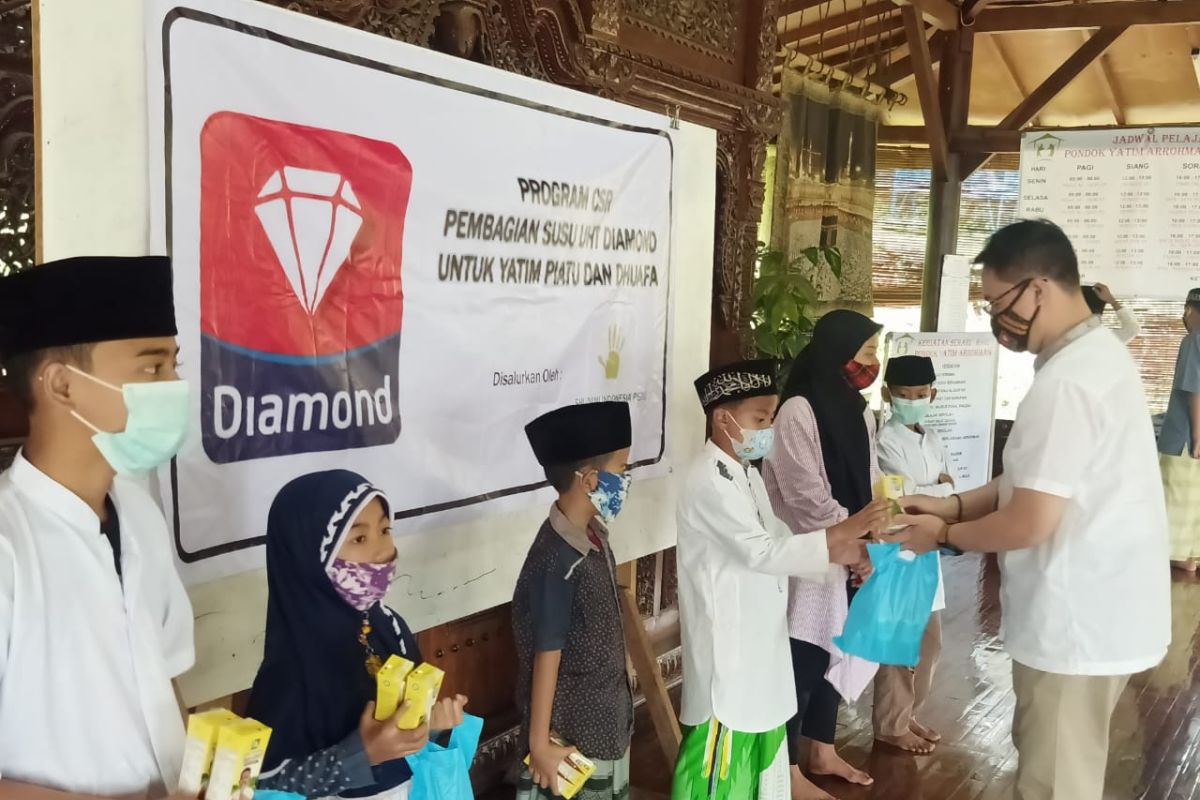 Diamond bagikan 1.800 susu UHT kepada yatim piatu dan dhuafa