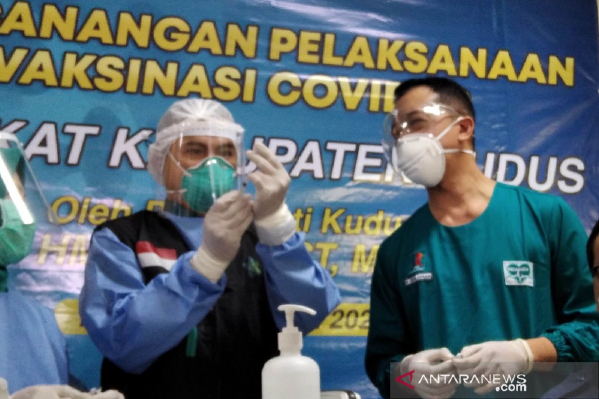 Vaksinasi COVID-19 untuk tenaga kesehatan di Kudus 105,6 persen