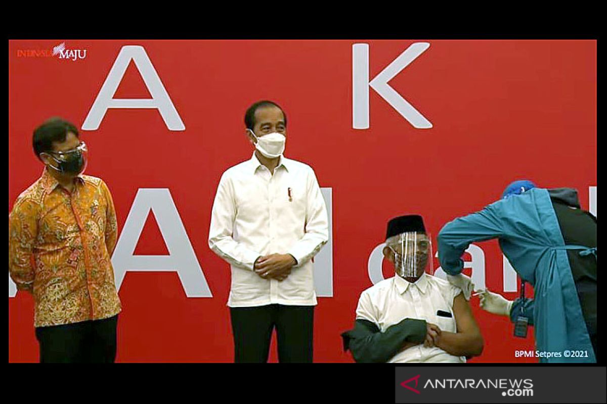 Presiden tinjau pelaksanaan vaksinasi massal di Bogor