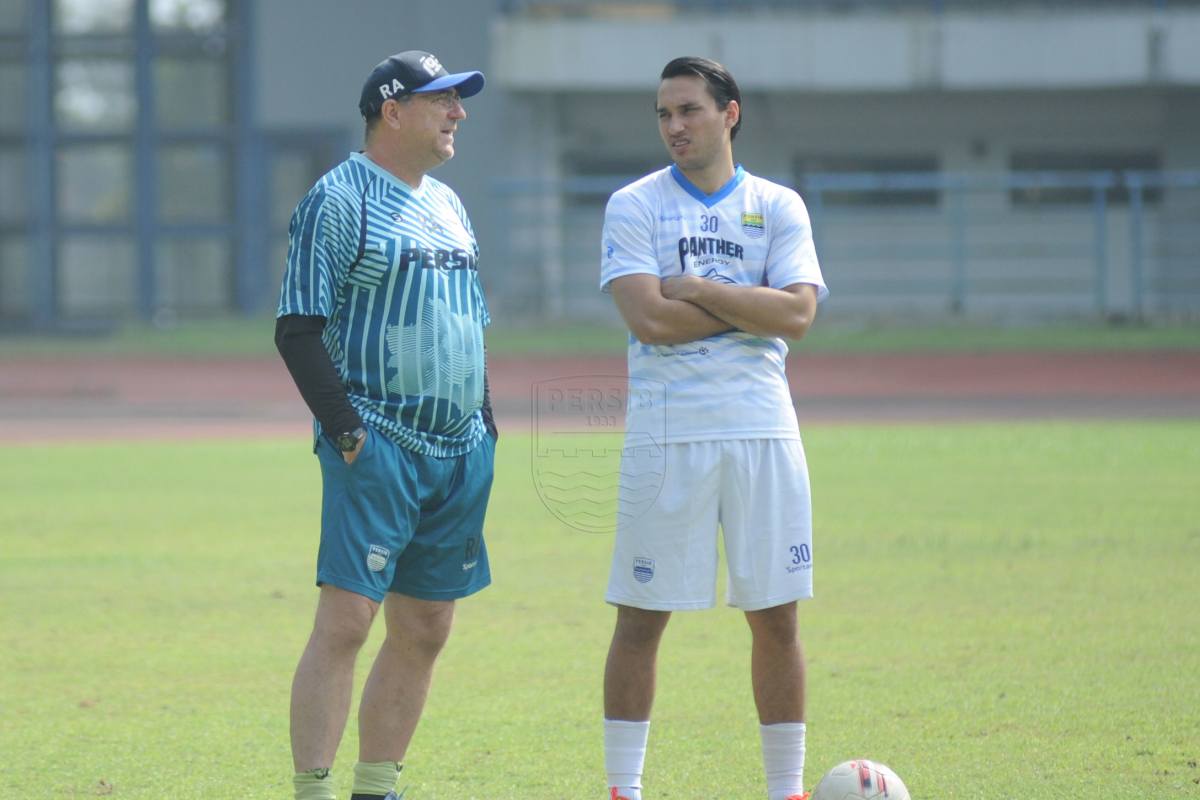 Ezra Walian tak usung target tinggi di Piala Menpora