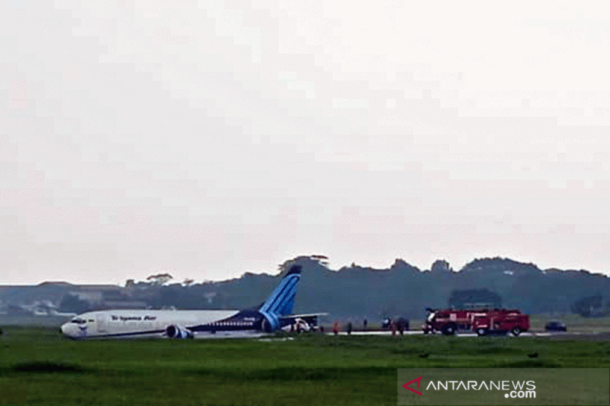 Pesawat Trigana Air tergelincir, runway Bandara Halim ditutup sementara