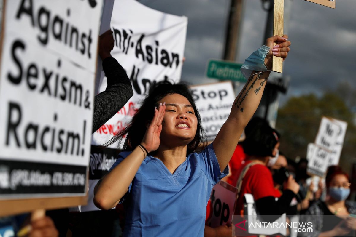 Kebencian anti-Asia meningkat di AS, para orang tua mempertimbangkan bicarakan rasisme