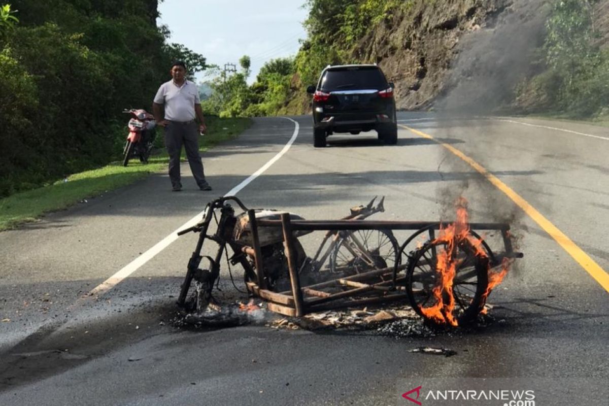 Tukang becak patah kaki dalam kecelakaan di Aceh Jaya