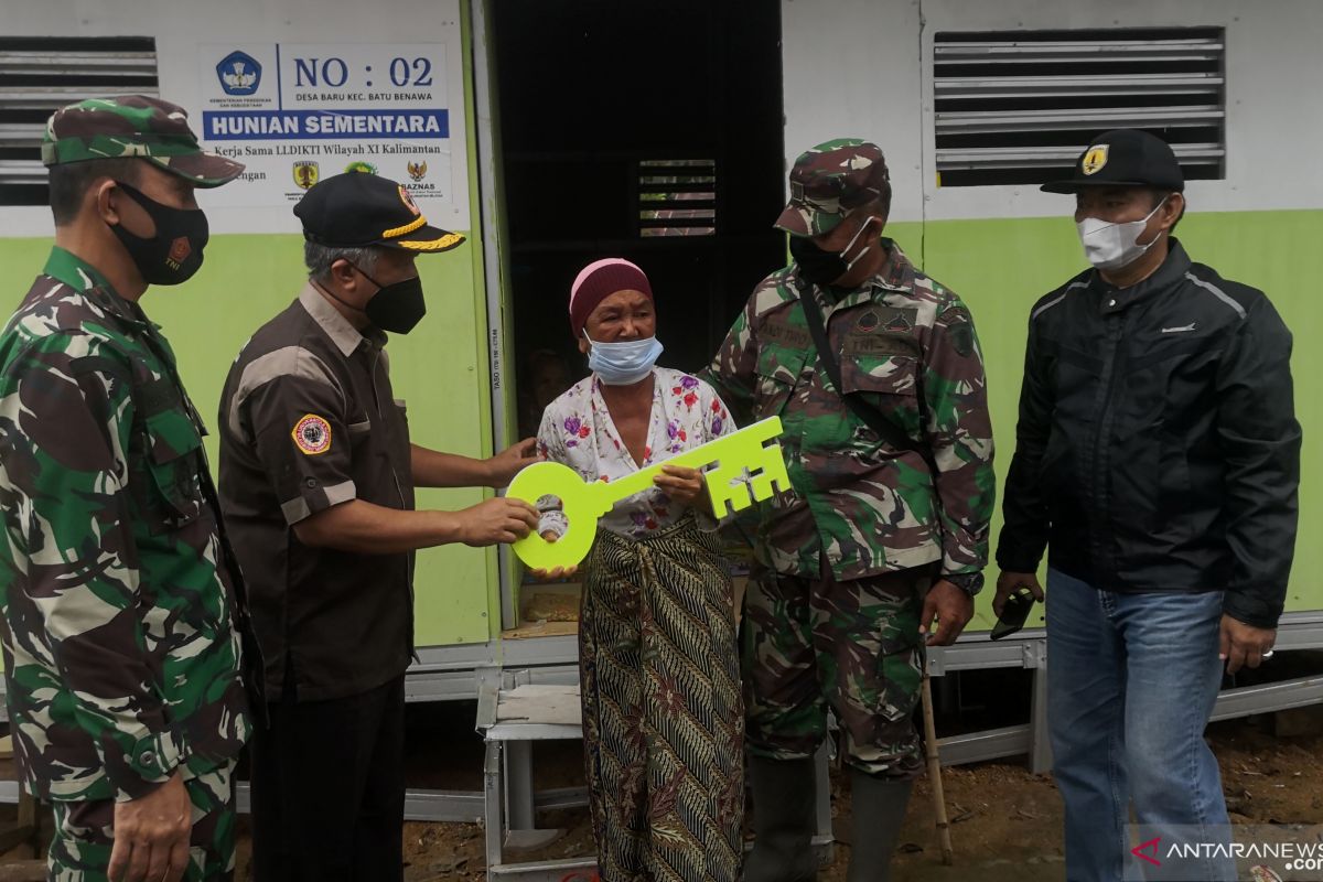 Korban banjir di HST rasakan manfaat Huntara dari LLDIKTI XI Kalimantan