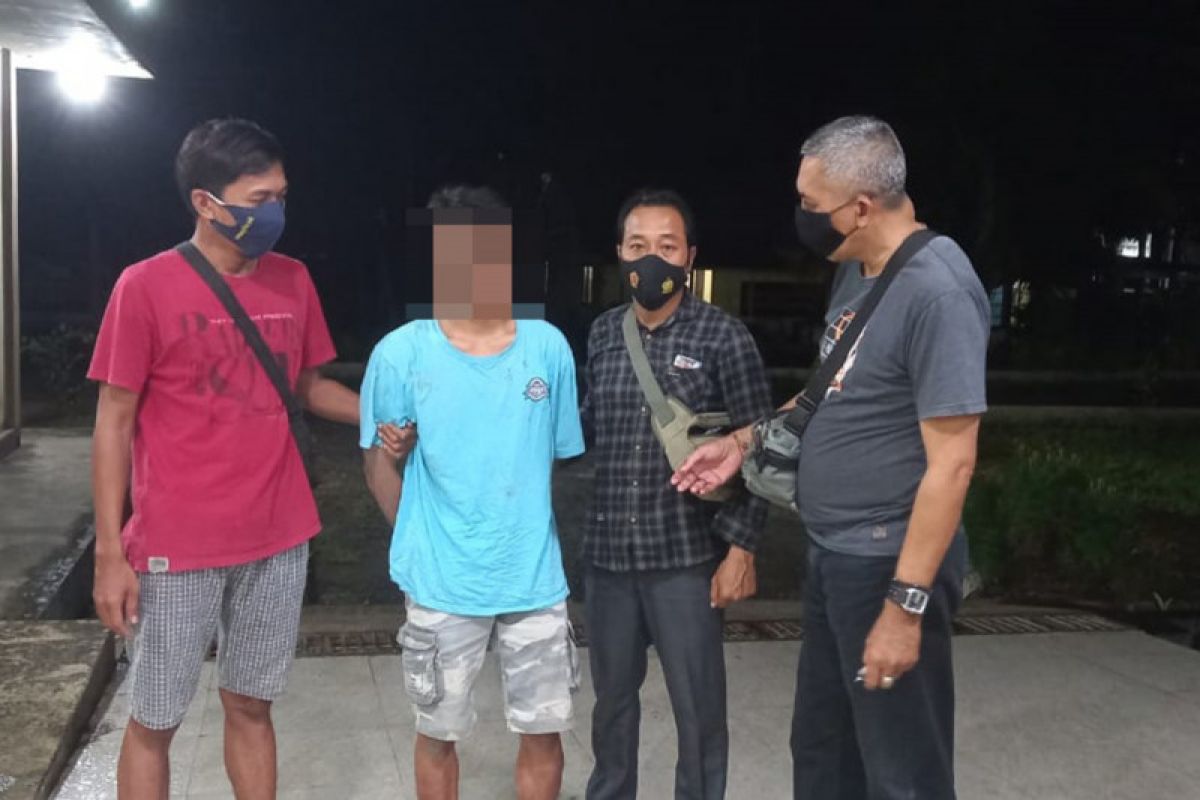 Buronan perampokan sadis di Kopang Loteng akhirnya tertangkap tengah nongkrong di pinggir jalan