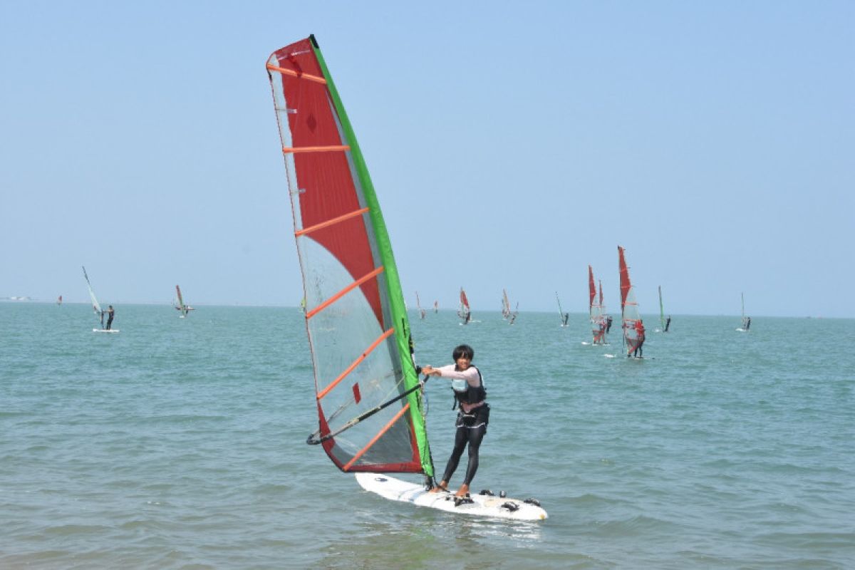 The sports tourism resort Haikou gathers Chinese sailing and windsurfing athletes to receive intensive training