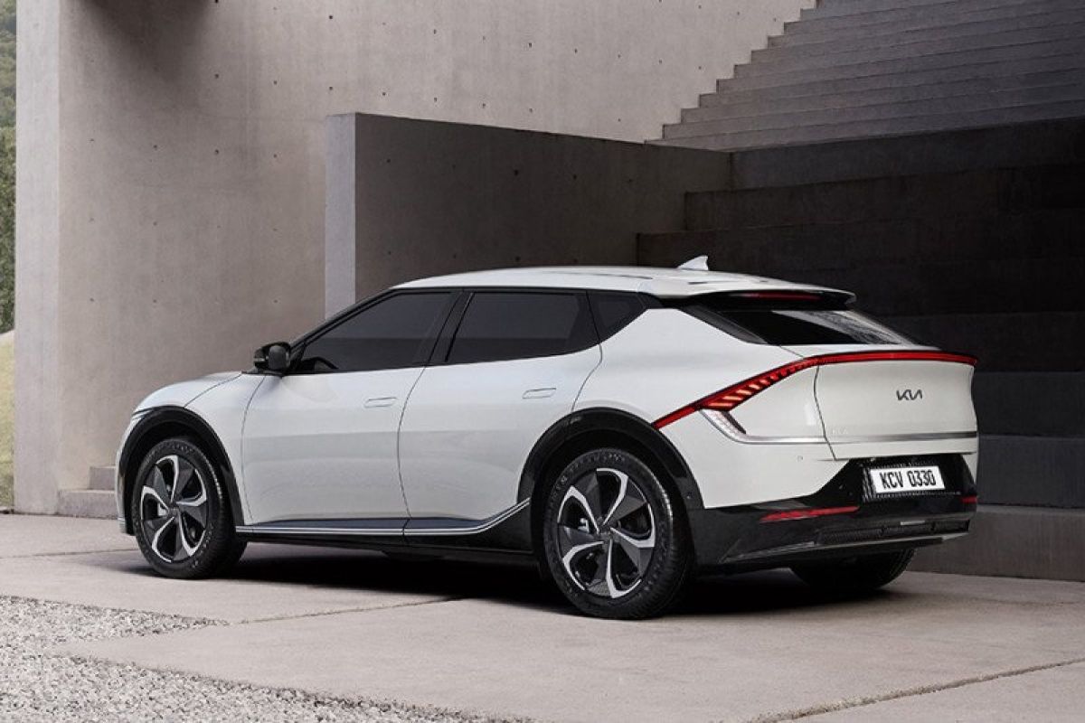 Jelang pengenalan perdana untuk pasar dunia, Kia unjuk desain mobil listrik EV6