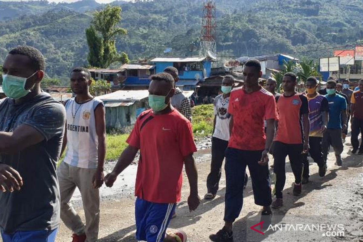 PolresTolikara dampingi anak Papua hadapi tes Bintara Noken