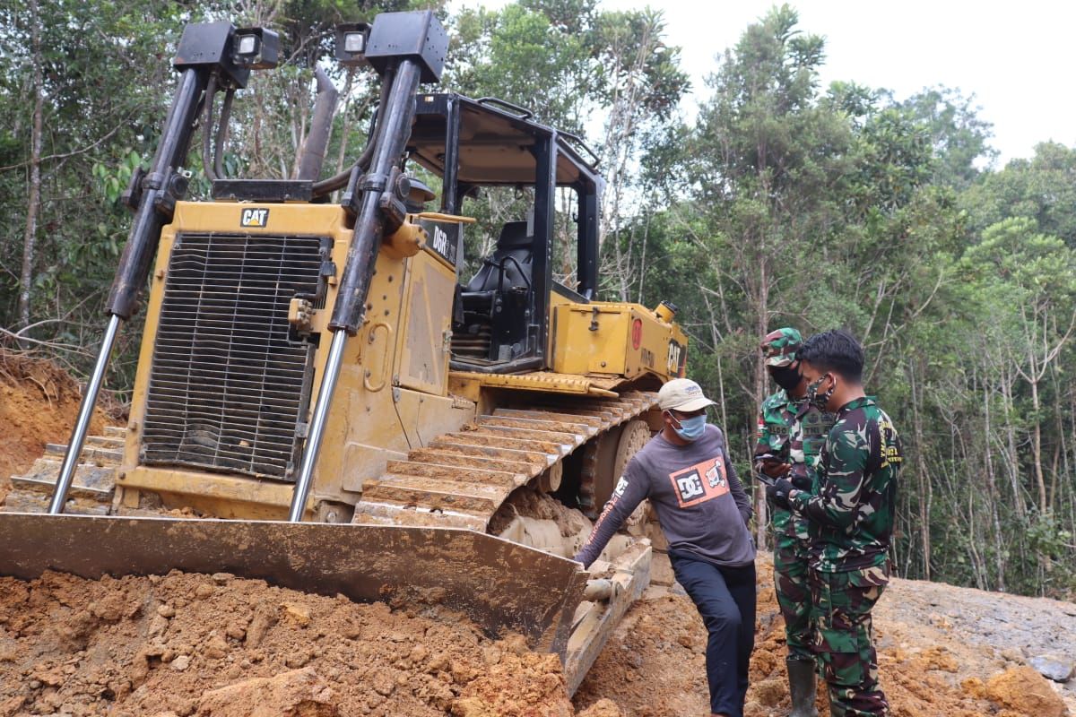 Tim Penerangan Kodim Terus Meliput Giat TMMD 110 Kodim 1206/PSB