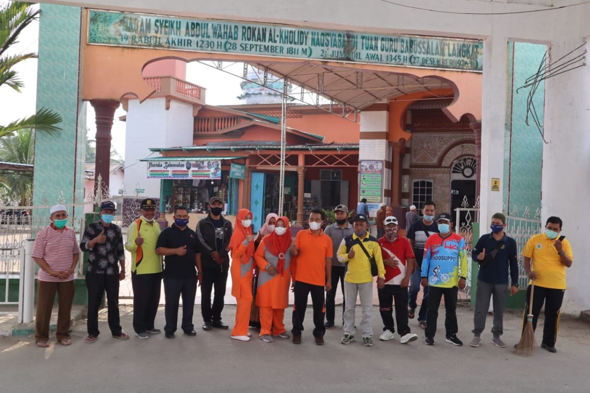 Sambut Ramadhan, warga bersihkan perkampungan religius Babussalam Padang Tualang