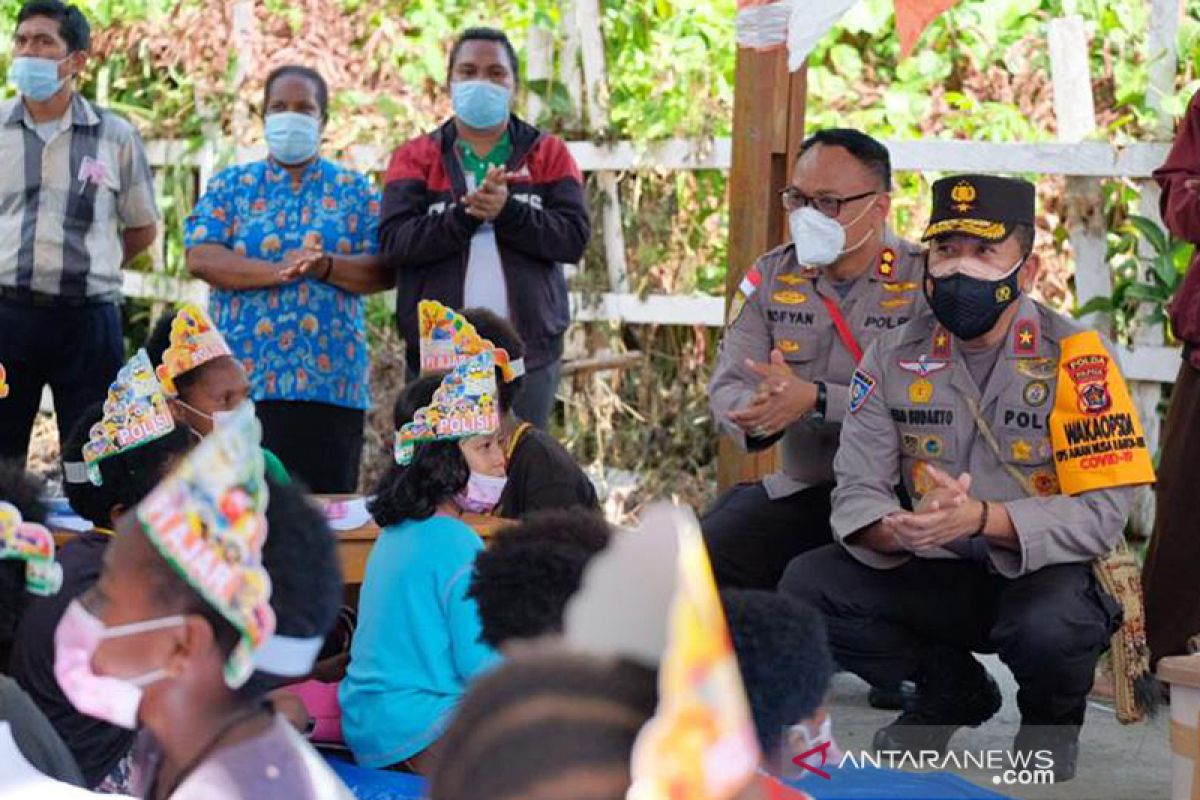 Program Pi Ajar Polri berikan pendidikan generasi muda Papua