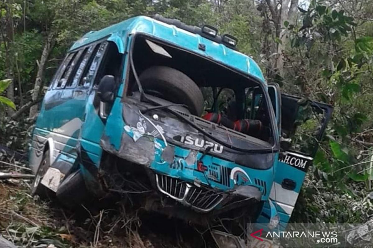 Bus wisata jatuh ke jurang Pantan Terong, dua warga meninggal