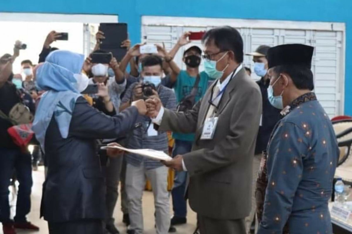 KPU Pesisir Barat tetapkan pasangan Agus-Zulqoini Bupati dan Wakil Bupati terpilih