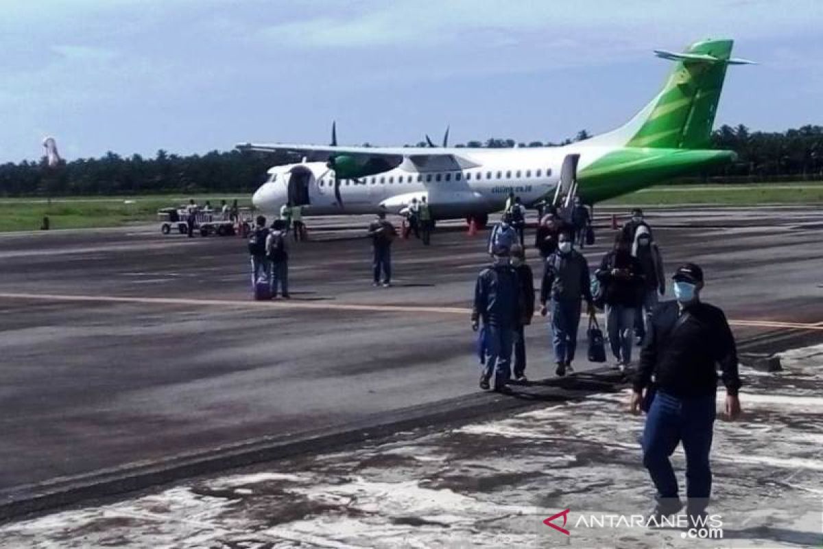 650 aparat desa Aceh Tenggara telantar di Bandara Kualanamu