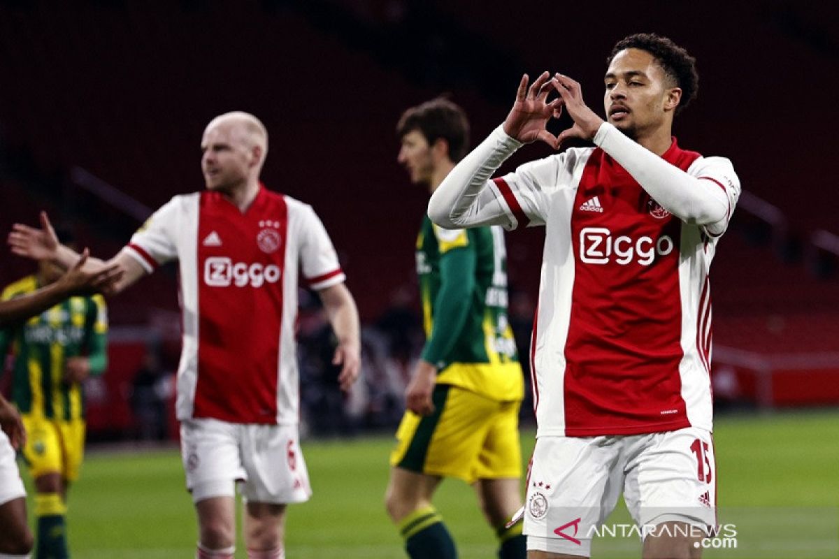 Ajax pesta lima gol ke gawang  ADO Den Haag