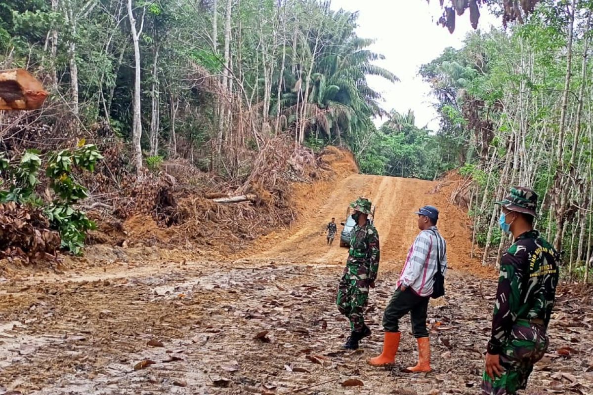 Berkat TMMD jalan penghubung antara dua kecamatan sudah terlihat