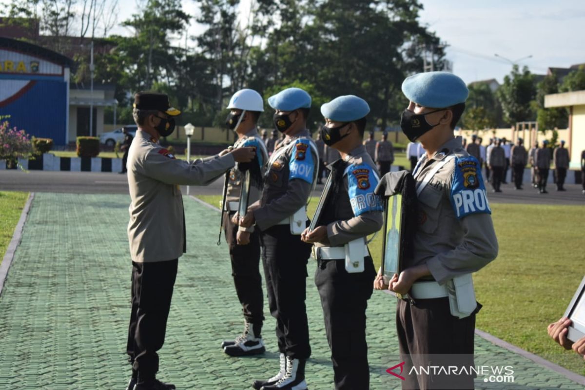 Terlibat pencurian senjata api dan desersi, 5 anggota polda dipecat