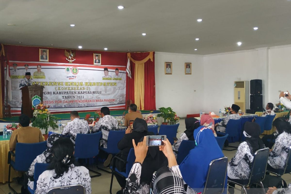 Wakil Bupati Kapuas Hulu minta PGRI evaluasi diri