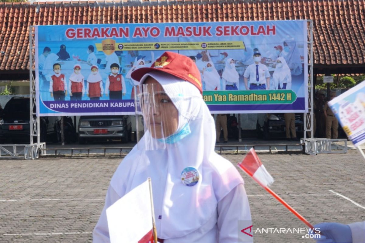 Garut hentikan sementara kegiatan belajar mengajar di sekolah