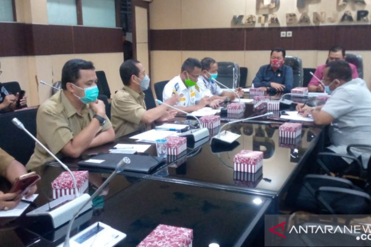 Komisi III DPRD Banjarmasin panggil empat dinas masalah jalan Cemara rusak