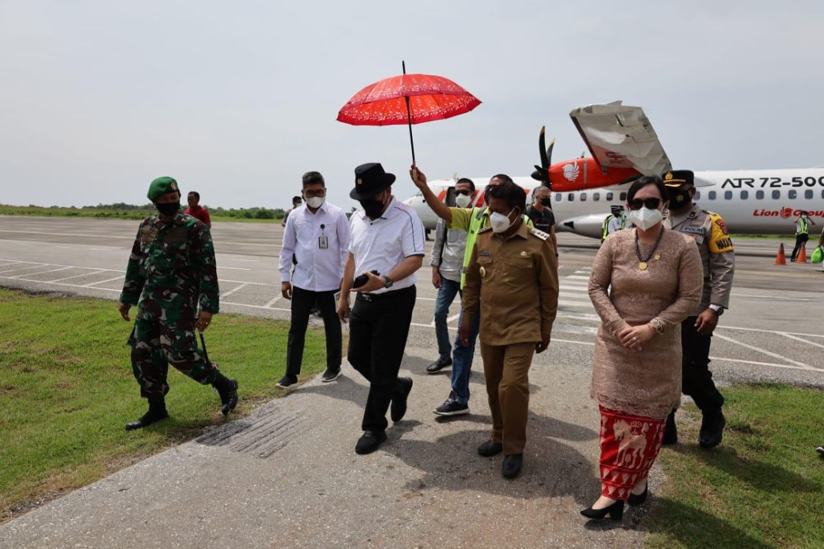 Penerbangan perdana Kupang-Pantar diluncurkan, ini harapan Ketua DPD RI