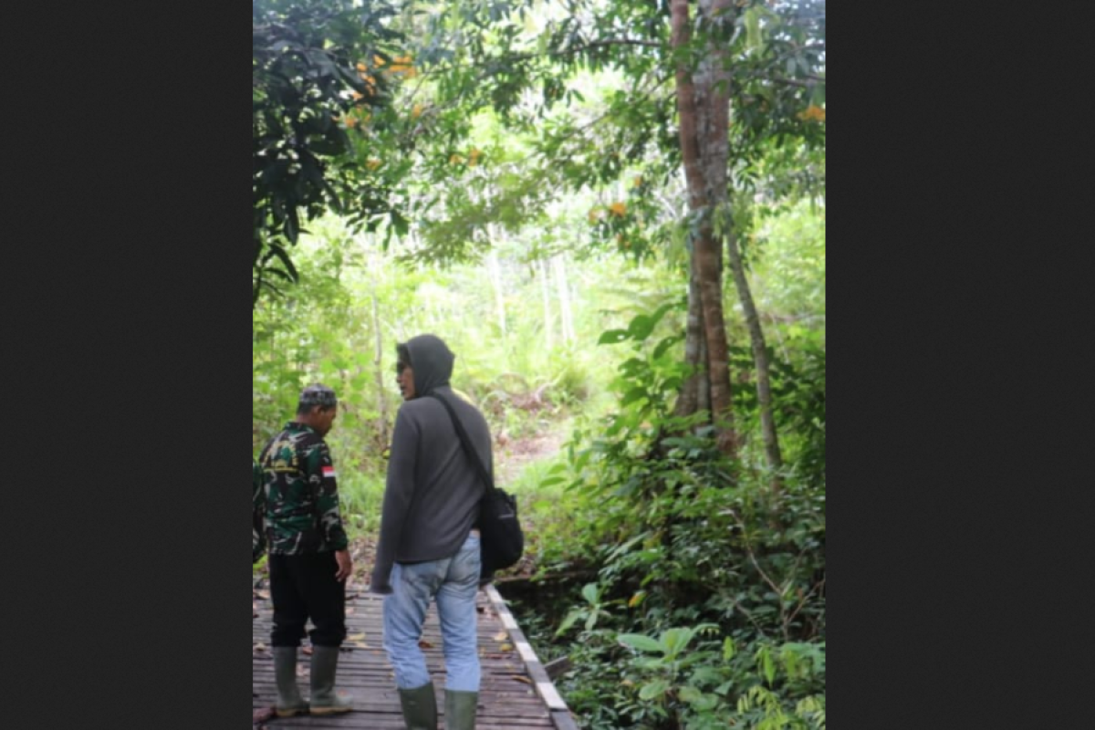 Berkah pohon Durian berbunga disaat anggota Satgas TMMD hadir