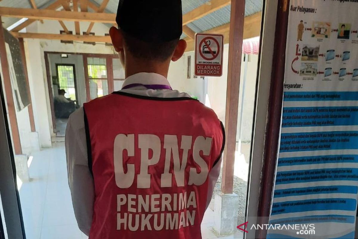 Tak disiplin, CPNS Aceh Jaya dihukum pakai rompi dari pagi hingga sore