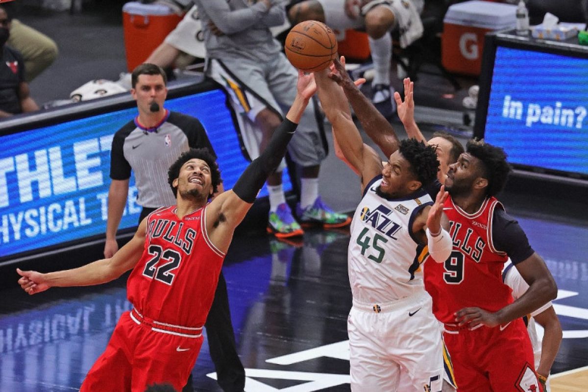 Mitchell dan Gobert dominan saat Jazz terkam Bull 120-95