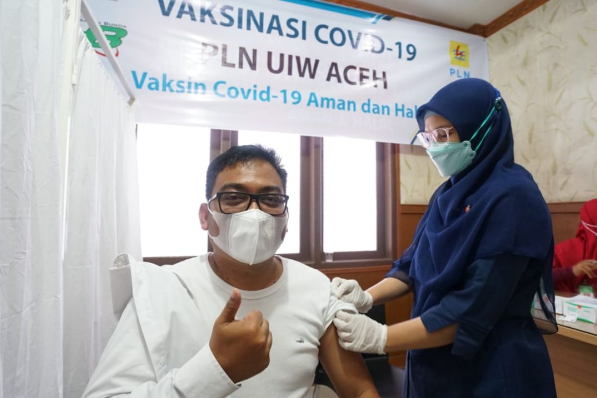 Dukung vaksinasi dan optimalkan pelayanan publik, PLN Vaksinasi Ratusan Pegawai di Aceh