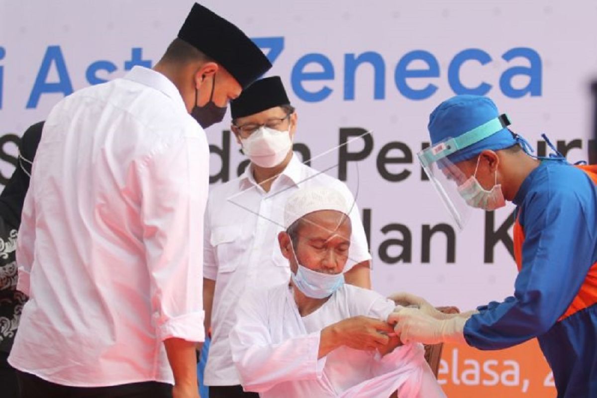 Menkes tinjau vaksinasi di Pesantren Lirboyo Kediri